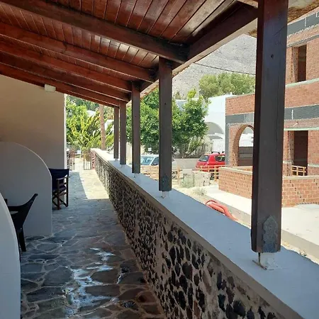 Anezinas Place Apartment